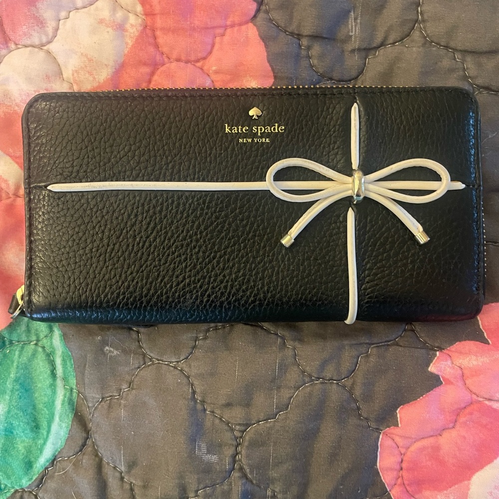 ♠️SOLD♠️ Kate Spade Wallet - Picture 1 of 3